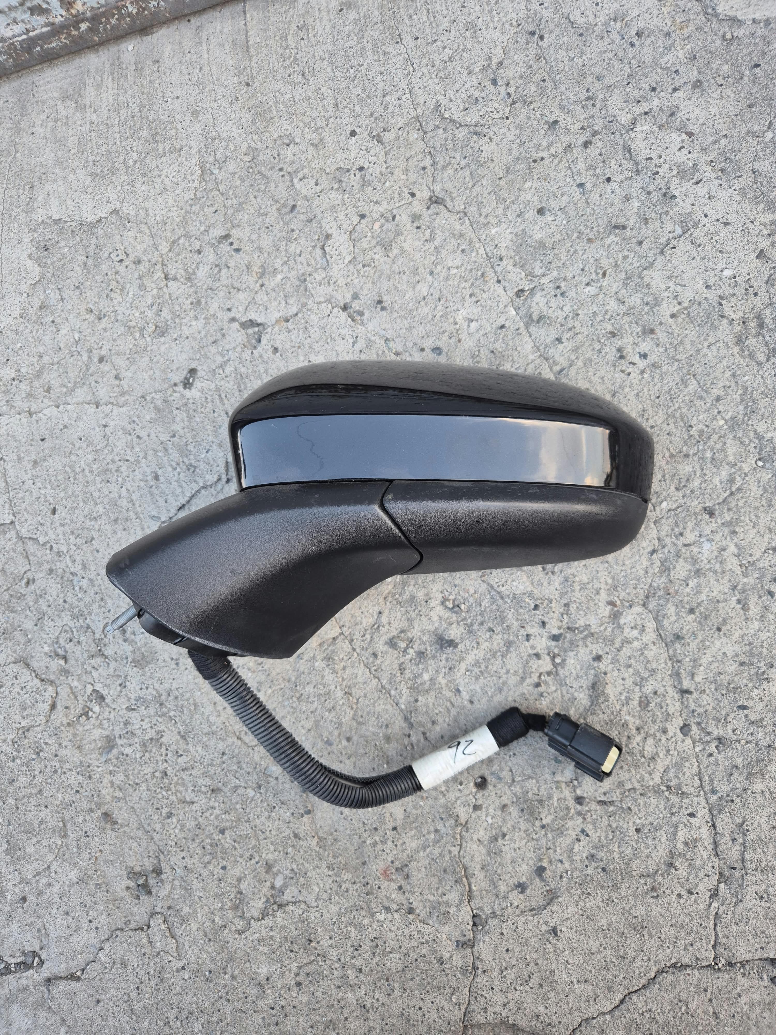 ford-fusion-left-front-mirror