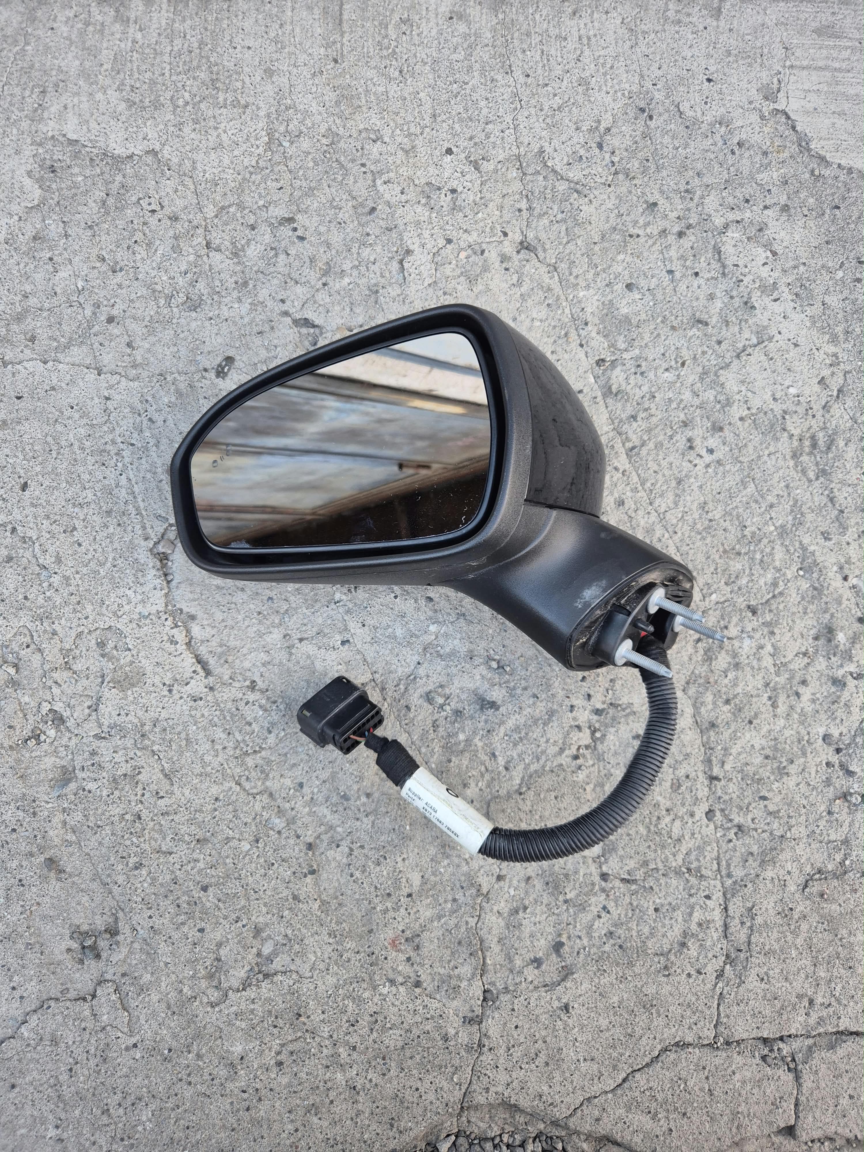 ford-fusion-left-front-mirror